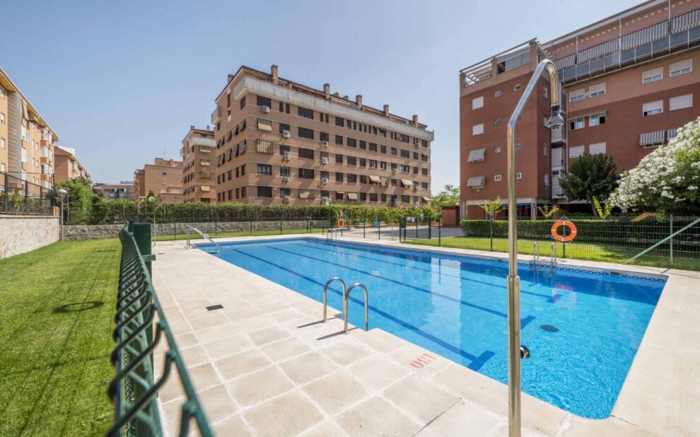 Piscina comunitaria en comunidad de vecinos