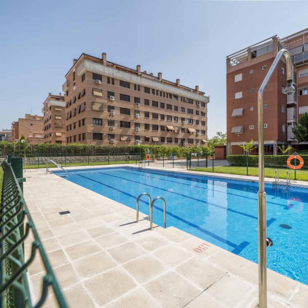 Piscina comunitaria en comunidad de vecinos